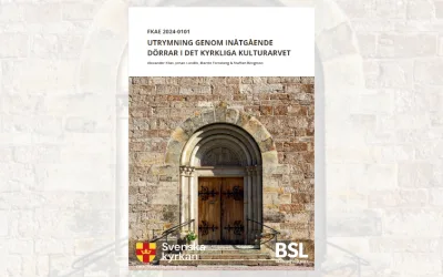 Hur säkra är inåtgående utrymningsdörrar i kyrkor?